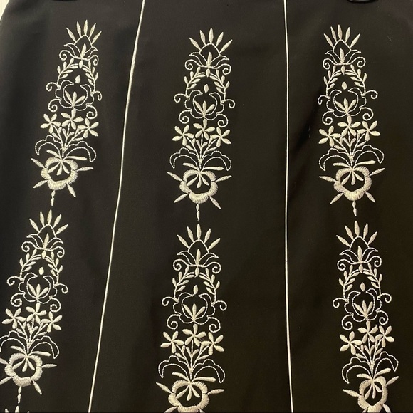Ann Taylor LOFT A Line Skirt Black with Cream Floral Embroidered Lace Trim Sz 2P - Picture 8 of 12